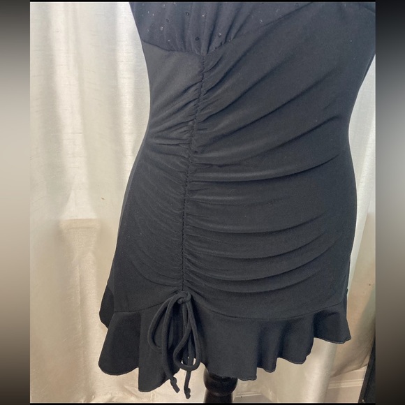 le chateau Gathered Top with Spaghetti Straps Size S Black. - Picture 5 of 8
